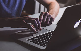 崔·贝克称 AI 革命是“一件好事”，但原因并非如你所想。